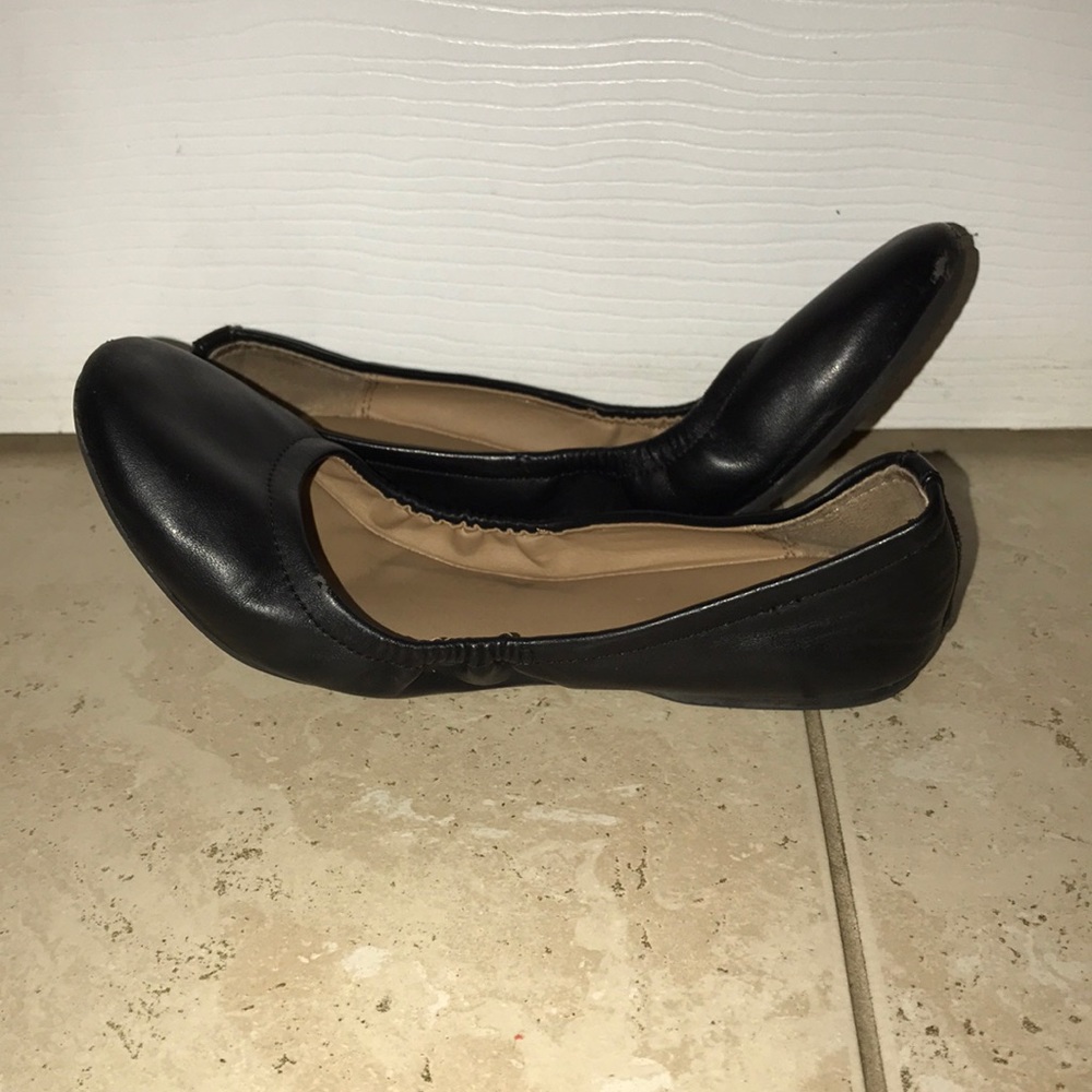 Black flexible memory foam shoes